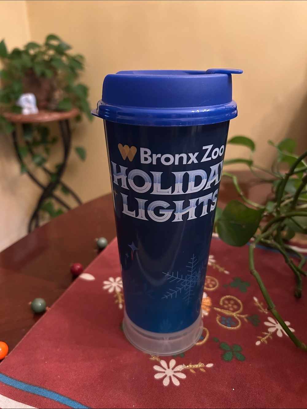Bronx Zoo Holiday Lights 16 ounce souvenir tumbler with lid
